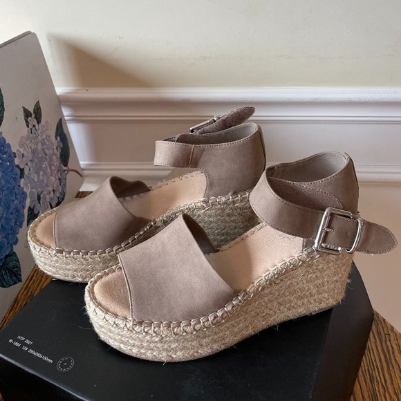 Platform Wedge Sandal NWT - Picture 3 of 4